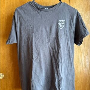 Mayo Clinic Gildan Charcoal Short Sleeve Tee